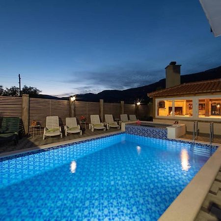 Holiday Home Chester With Heated Pool Kastela Exterior photo